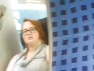 Hai người phụ nữ làm coi phim set nhat tình với phục vớ