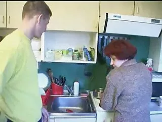 Hai bà, và một nữ sinh cần tiền để phim set khong che nhat ban thuê