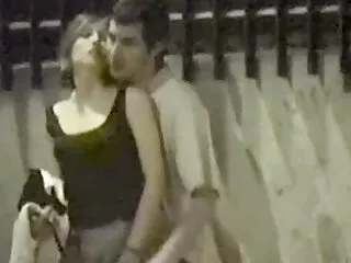 Vợ pim set moi nhat chồng trên quả bóng trong quan hệ tình dục